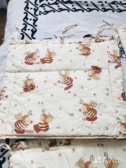 Бортики для кроватки « Пчелки «