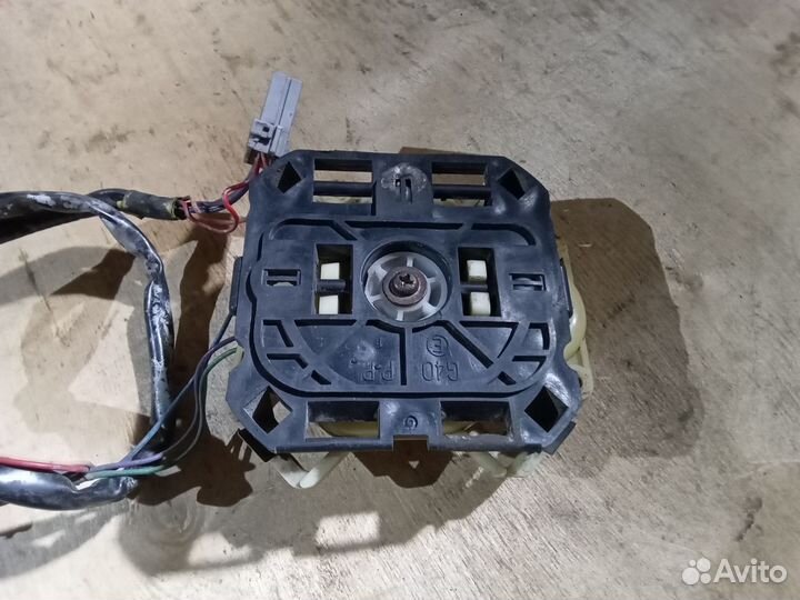 Мотор регулировки левого зеркала Nissan Serena C24