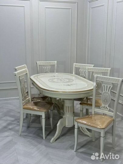 Обеденный стол и стулья
