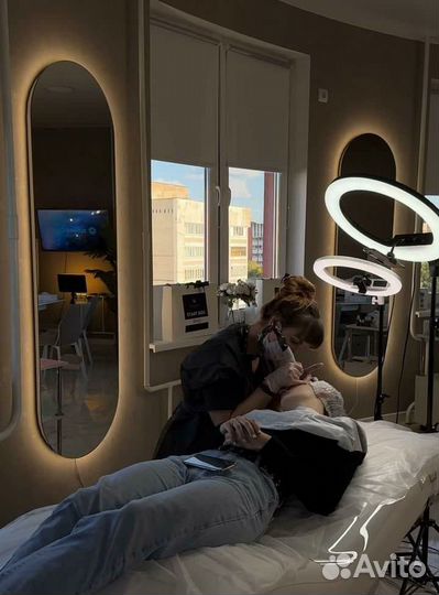 Овальное зеркало с подсветкой