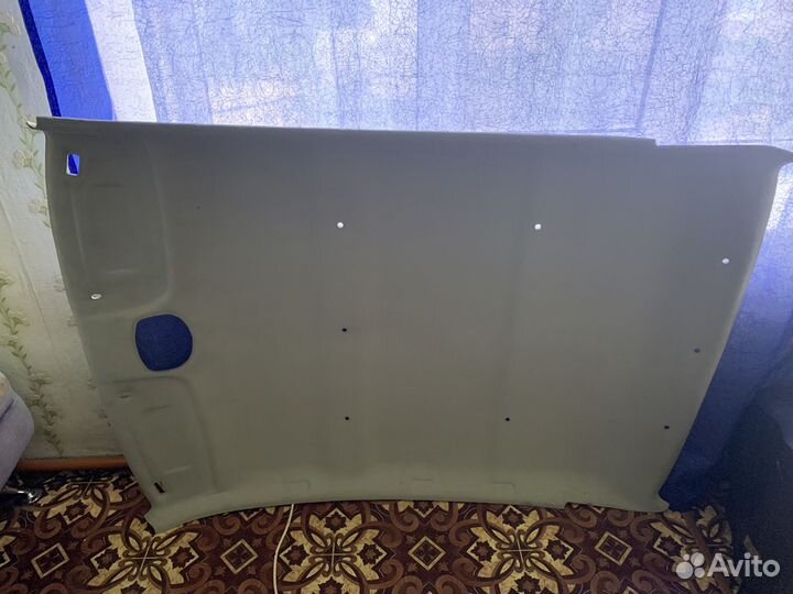 Потолок на гранту белый