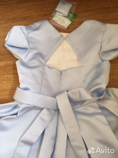 Новое Красивое атласное платье