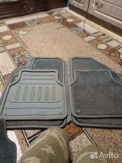 Автомобильные коврики универсальные