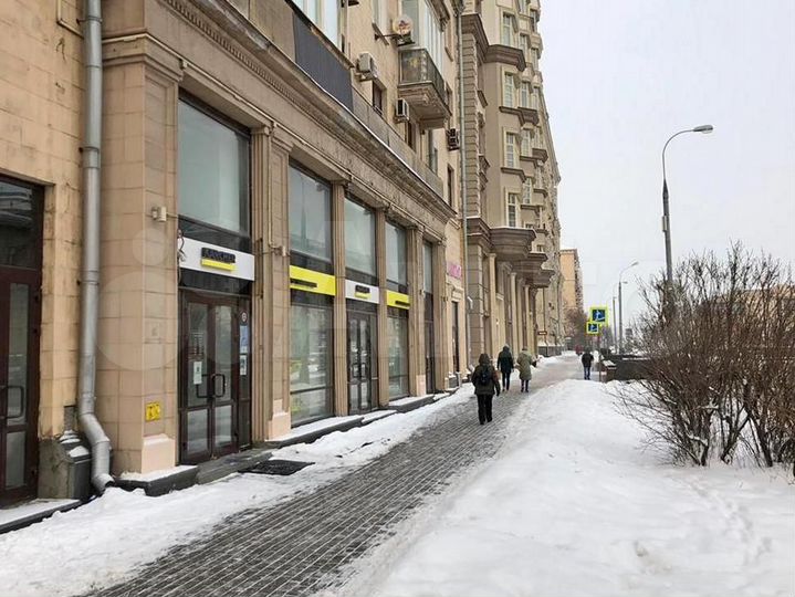 Торговая площадь, 318.8 м² на первой линии