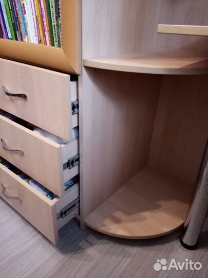 Письменный стол со шкафом, или компьютерный