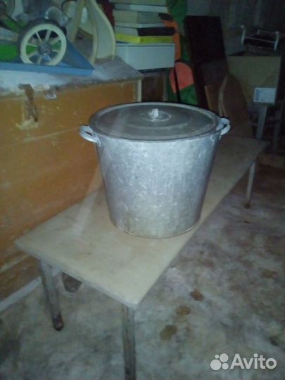 Бидон, тазики.Противень,Камен горшок,Бак