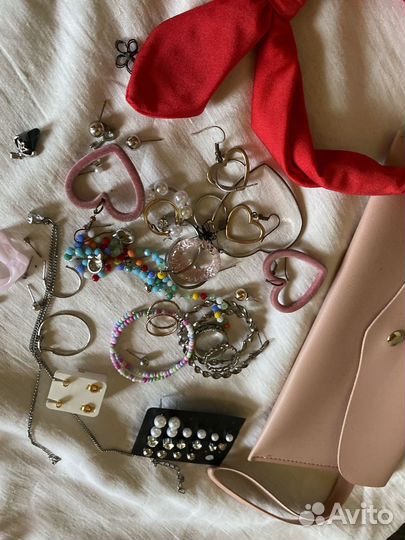 Украшения из биссера, гвоздики, фигуристые