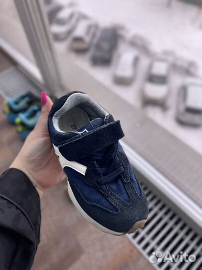 Кроссовки котофей 27