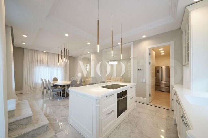 Коттедж 360 м² на участке 8 сот.