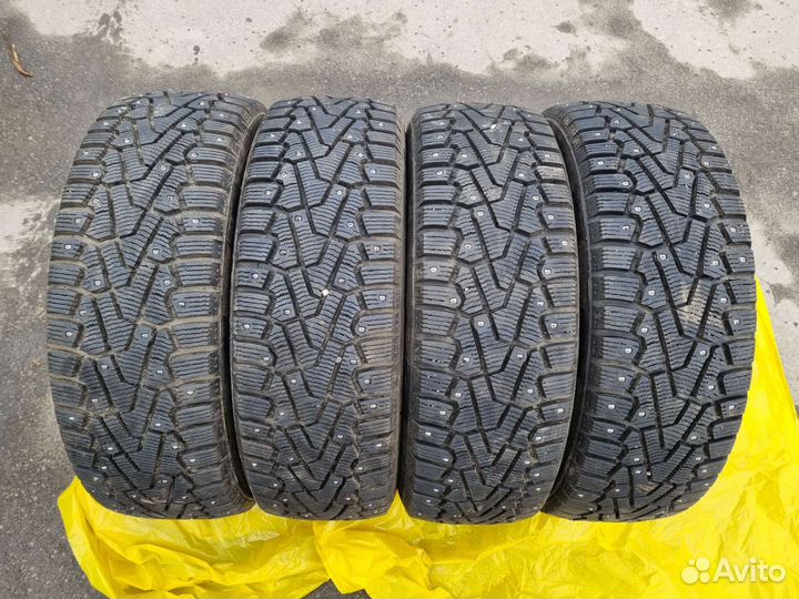 Pirelli Ice Zero 215/65 R16