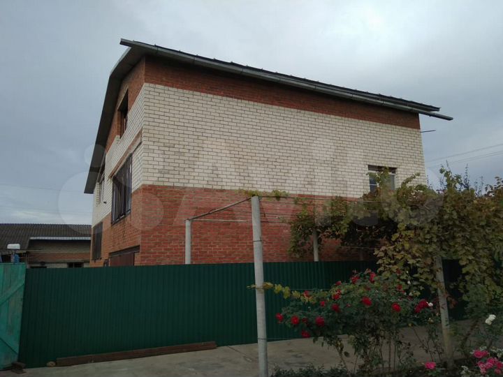 Дом 274,7 м² на участке 12 сот.