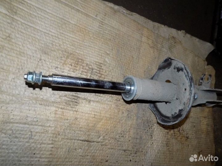 Амортизатор передний правый Gentra II 2013-2015