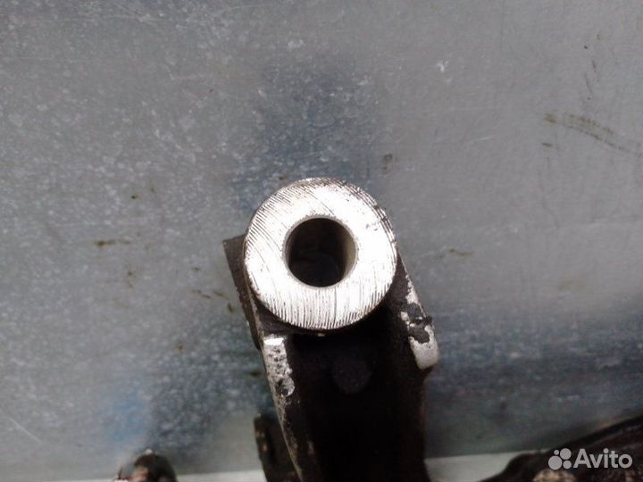 Кронштейн переднего рычага Skoda Octavia (A5 1Z)