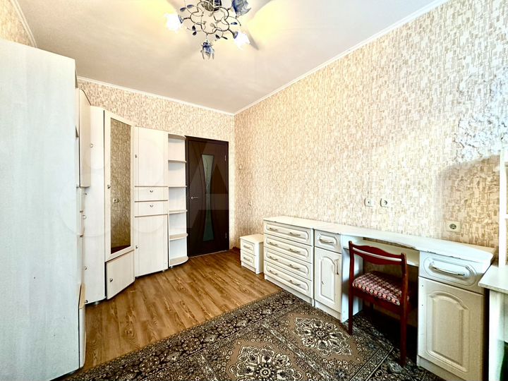 2-к. квартира, 57 м², 8/10 эт.