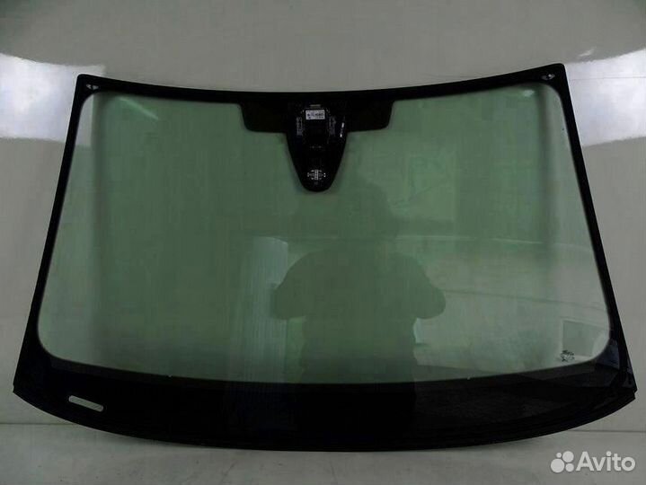 Лобовое стекло Nissan Tiida 4D Sed / 5D Hbk (07-14
