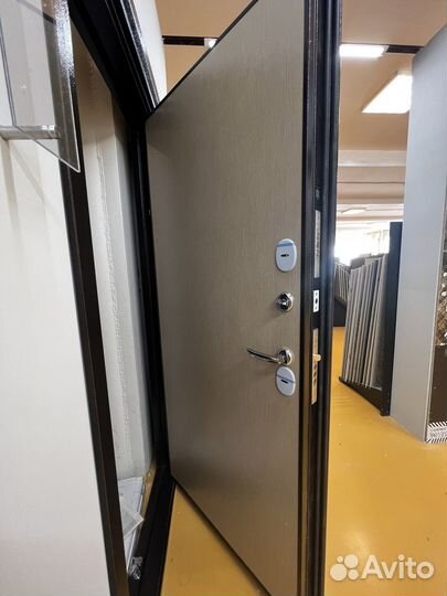 Дверь входная с терморазрывом