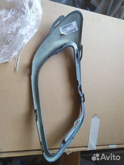 Рамка противотуманной фары правой Renault Fluence