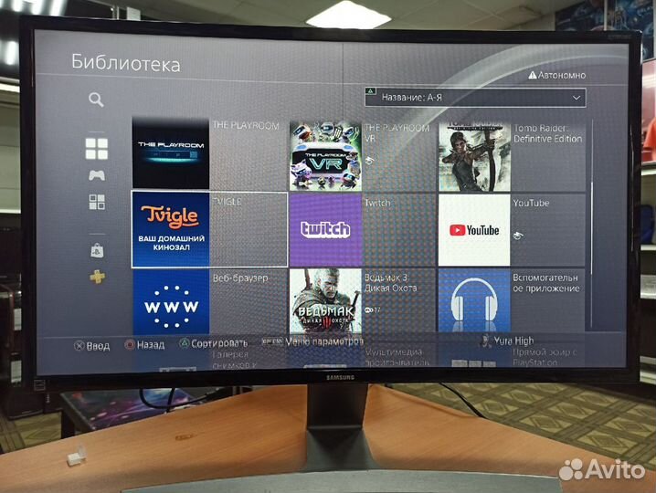 PS 4 Белая 2 джостика Много игр + пару дисков