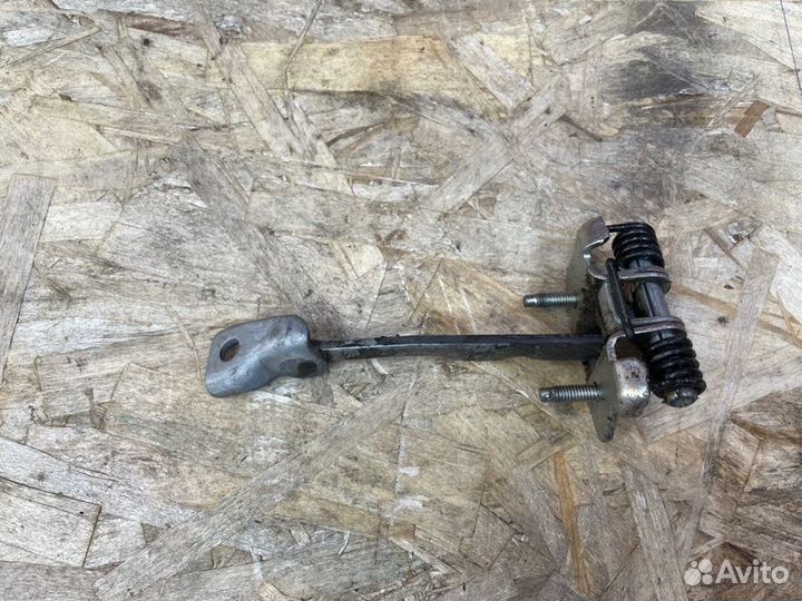 Ограничитель двери LADA X-Ray