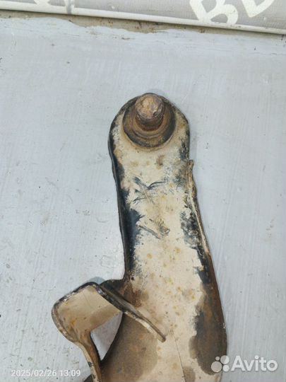 Рычаг подвески верхний передний левый Nissan