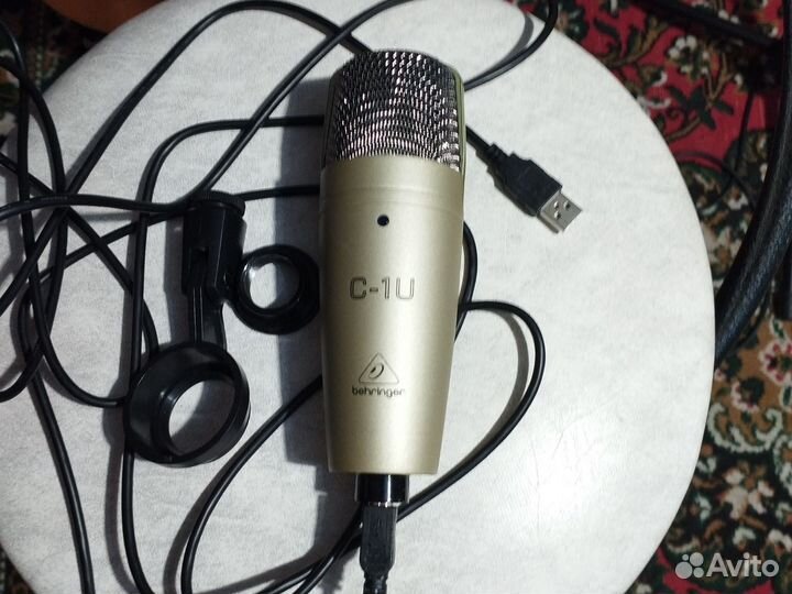 Студийный конденсаторный микрофон