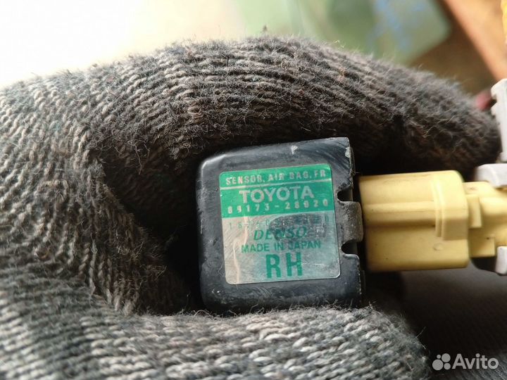 Датчик удара RH 89173-28020 Toyota Estima ACR40 ACR40W 8917329185