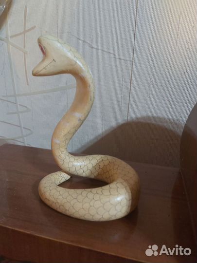 Фигурка змеи