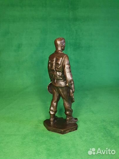 Статуэтка из бронзы Воин-интернационалист