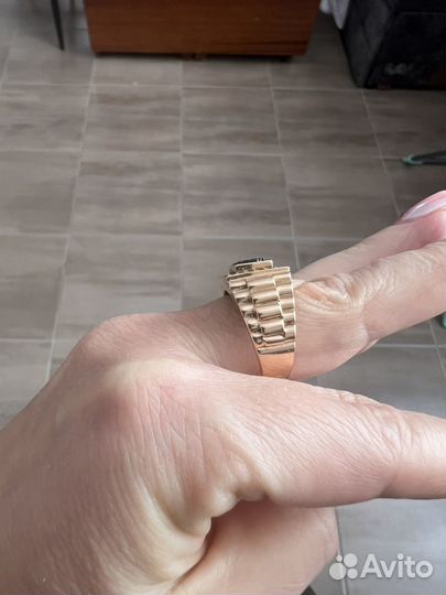 Мужской золотой перстень