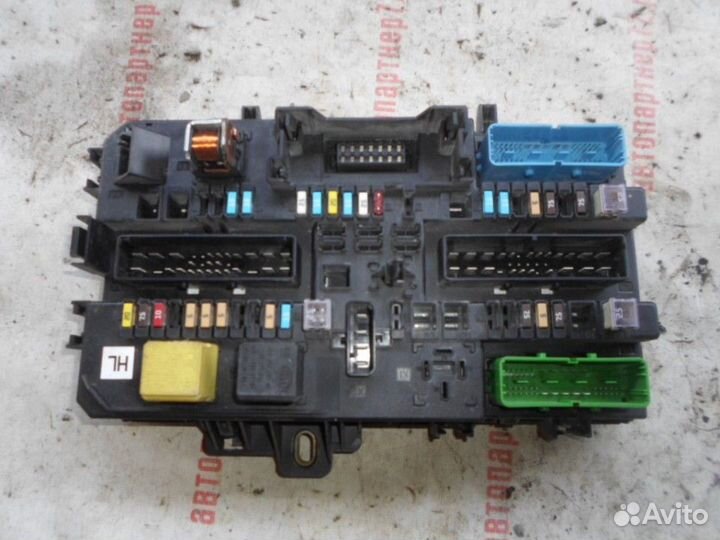 Блок предохранителей салонный Opel Astra H 2004-20