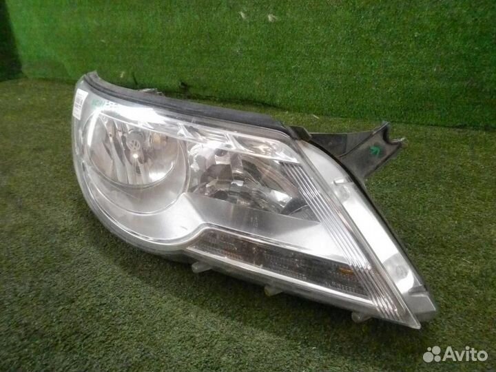 Фара правая Volkswagen Tiguan