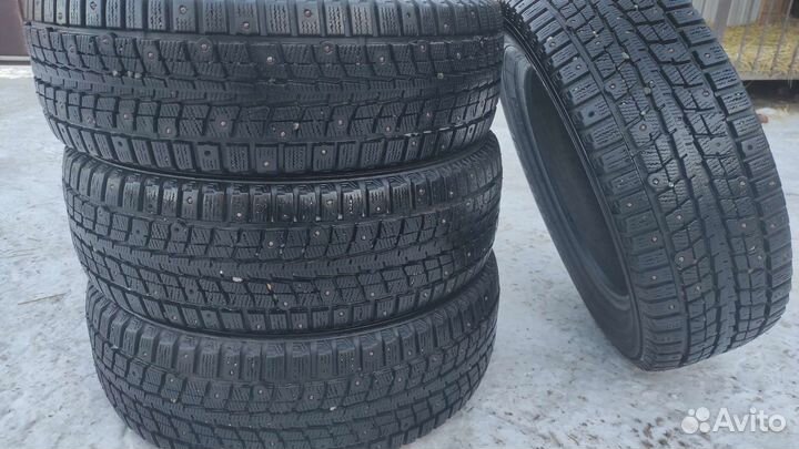 Dunlop SP Winter Ice 01 205/60 R16