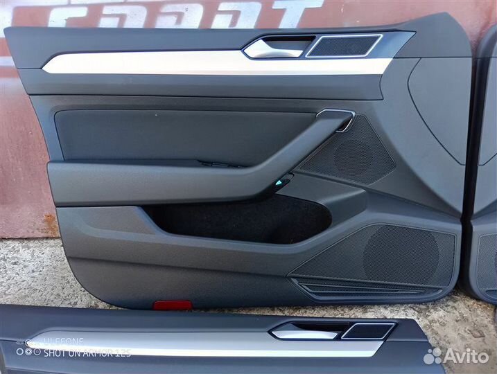 Обшивки дверей Volkswagen Passat B8 1.4 CZE 2015