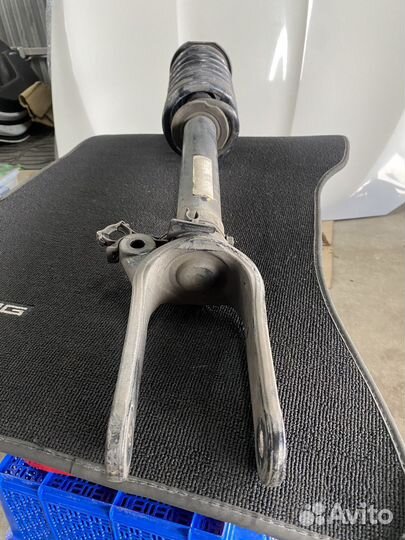 Стойка амортизатора передняя Mercedes Benz W164 ML