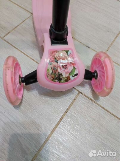 Трехколесный самокат розовый scooter