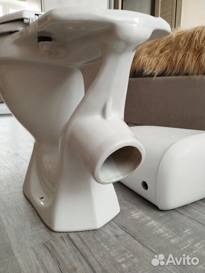 Унитаз с бачком