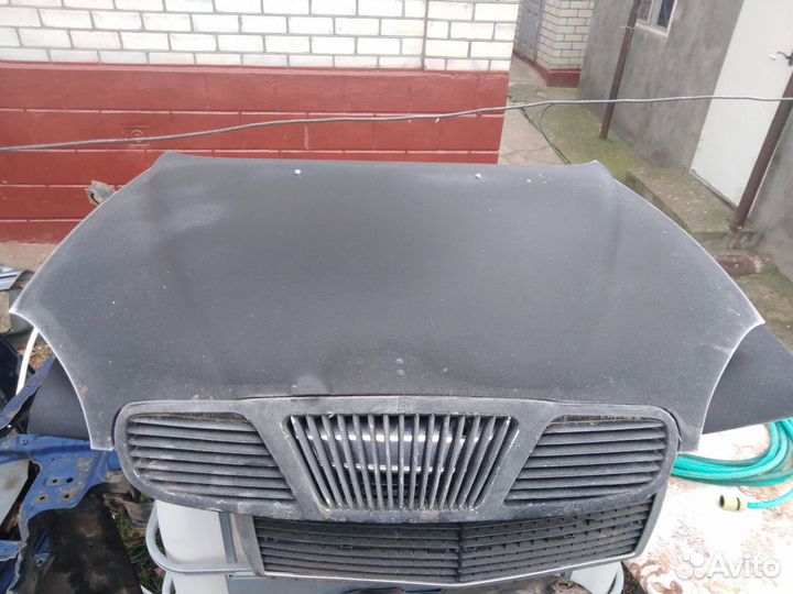 Капот Део Леганза