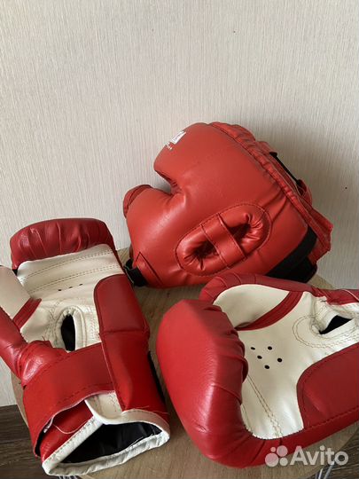 Шлем и перчатки для тхэквандо