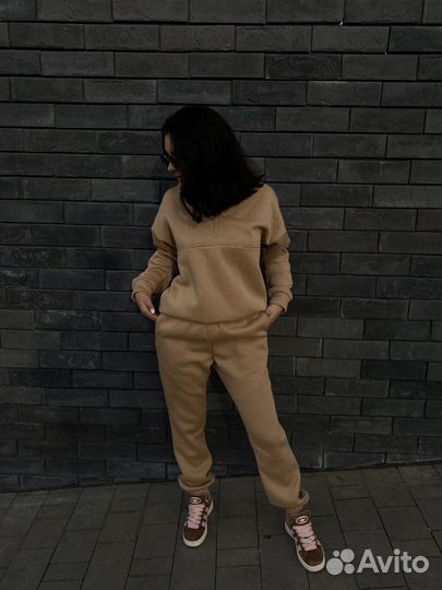 Спортивный костюм женский