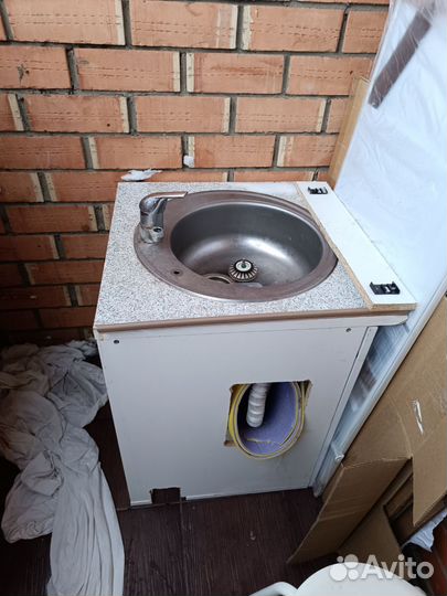 Раковина с тумбой
