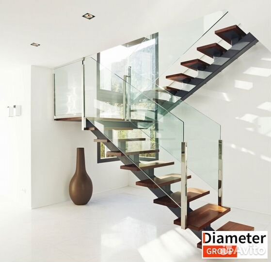 Практичная лестница с обивкой