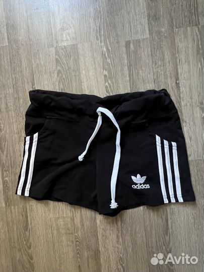 Спортивные шорты Adidas