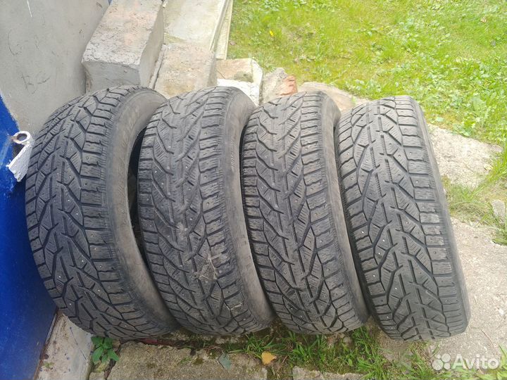 Tigar SUV Ice 215/65 R16 102T