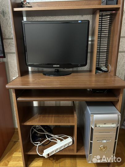 Компьютерный стол