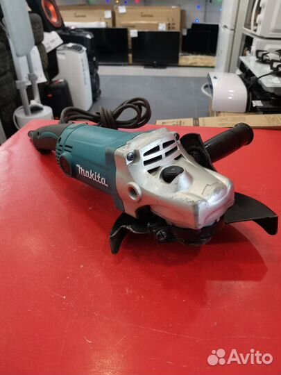 Сетевая угловая шлифмашина Makita GA7050