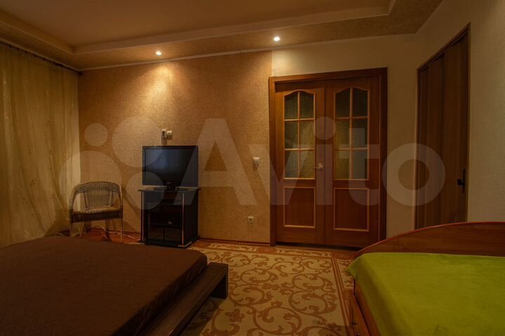 2-к. квартира, 70 м², 1/10 эт.