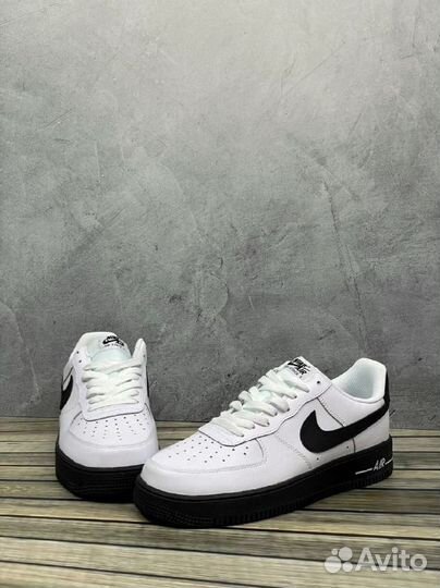 Nike air force 1 белые с чёрн разм. 44