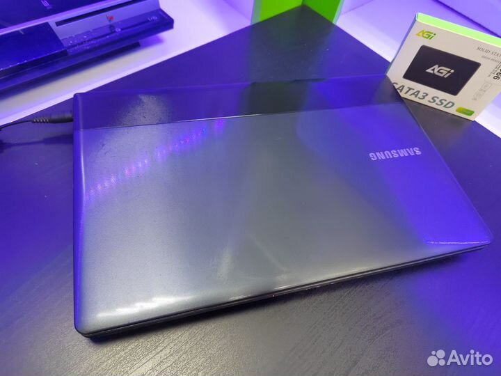 Быстрый ноутбук Samsung NP300E5C (i5/SSD/8Gb)
