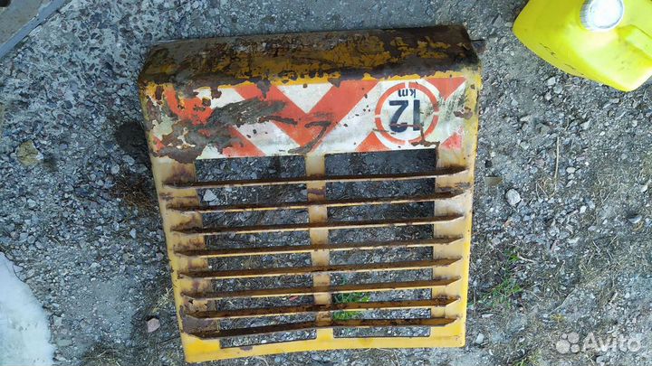 Дверь моторного отсека unc 060