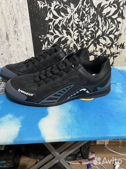 Кроссовки новые 43р